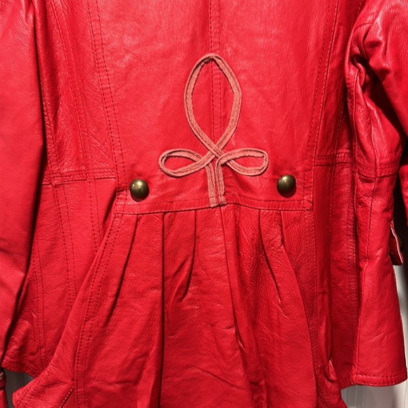 Vintage women's leather jacket by Metrostyle; size 10. - Picture 7 of 9